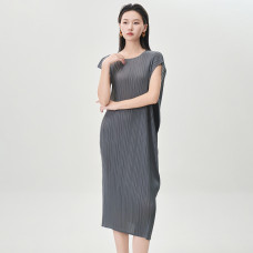 【羽生摺衣】i摺衣-日系 簡約風 圓領 不規則袖 洋裝(共三色) 【羽生摺衣】i摺衣-日系 簡約風 圓領 不規則袖 洋裝(共三色)