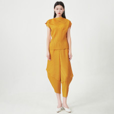 【羽生摺衣】i摺衣-日系 奢華風 斜摺 反領 上衣(共二色) 【羽生摺衣】i摺衣-日系 奢華風 斜摺 反領 上衣(共二色)