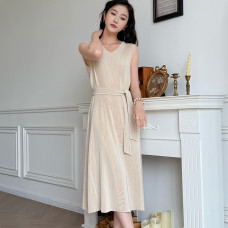 【羽生摺衣】i摺衣-日系 古典風 V領 A字 背心 洋裝(共二色)