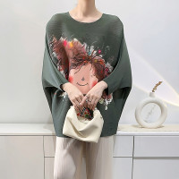 【羽生摺衣】i摺衣-日系 簡約風 寬版 橫壓摺 微笑女孩上衣(共三色) 【羽生摺衣】i摺衣-日系 簡約風 寬版 橫壓摺 微笑女孩上衣(共三色)