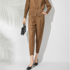 【羽生摺衣】i摺衣-日系 簡約風 魚鱗 斜摺 哈倫 長褲(共二色)